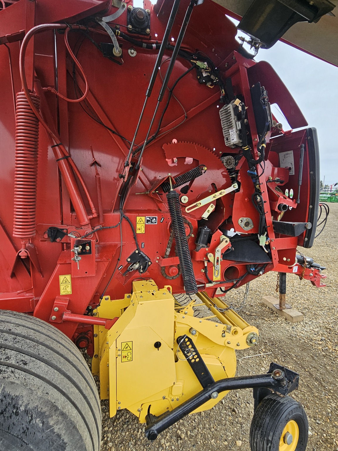 2020 New Holland Rollbelt 560 Image 8