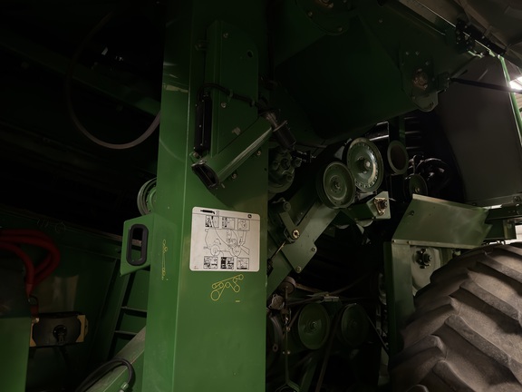 Photo of 2013 John Deere S670