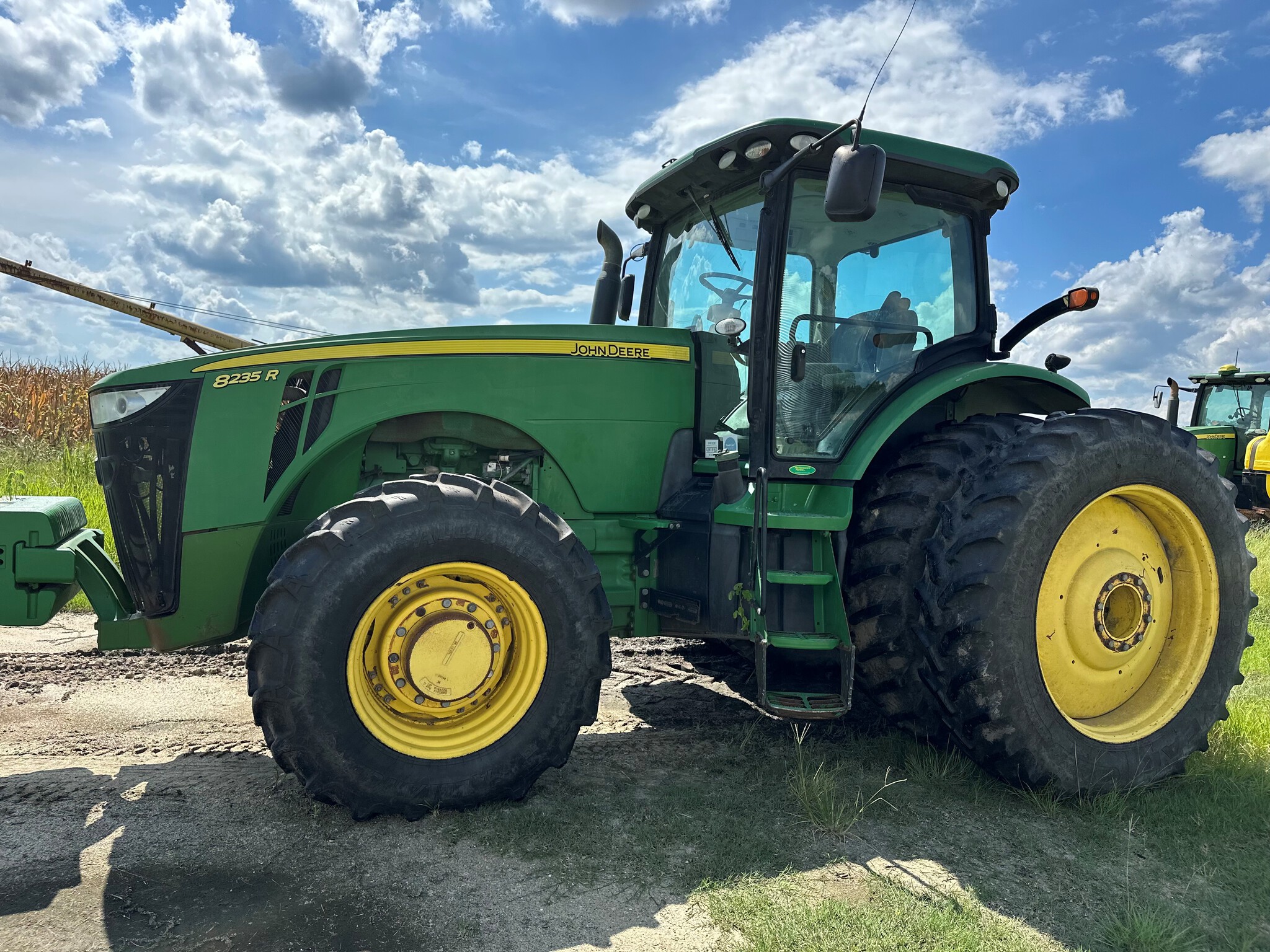 2012 John Deere 8235R Image 3