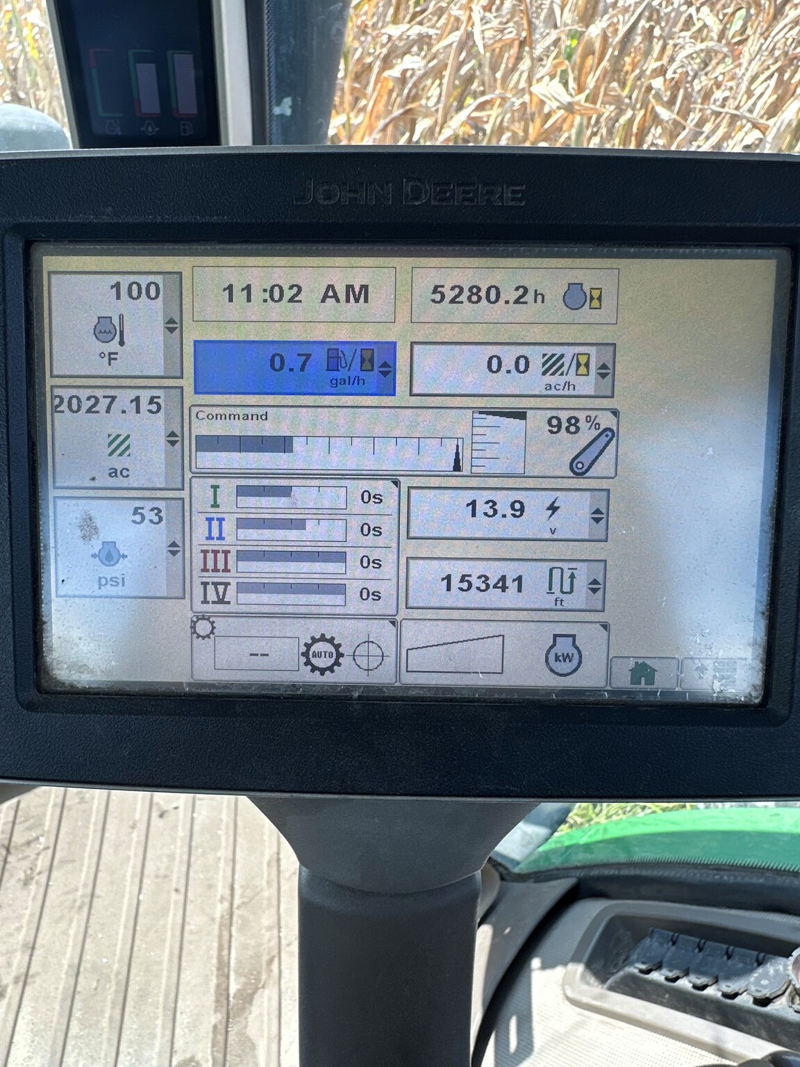 2012 John Deere 8235R Image 6