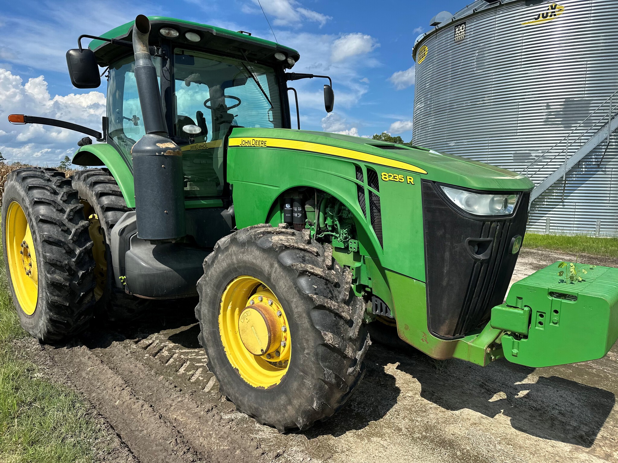 2012 John Deere 8235R Image 1