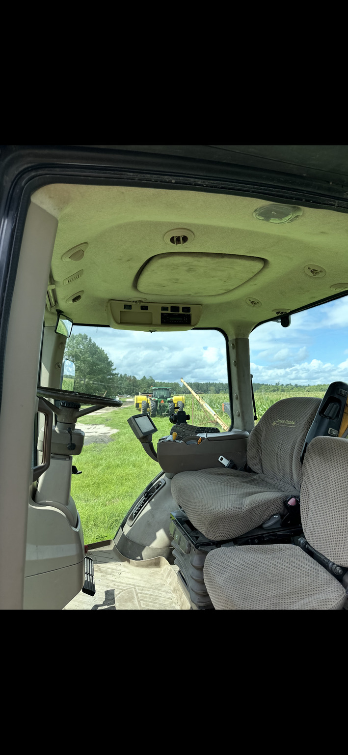 2012 John Deere 8235R Image 8