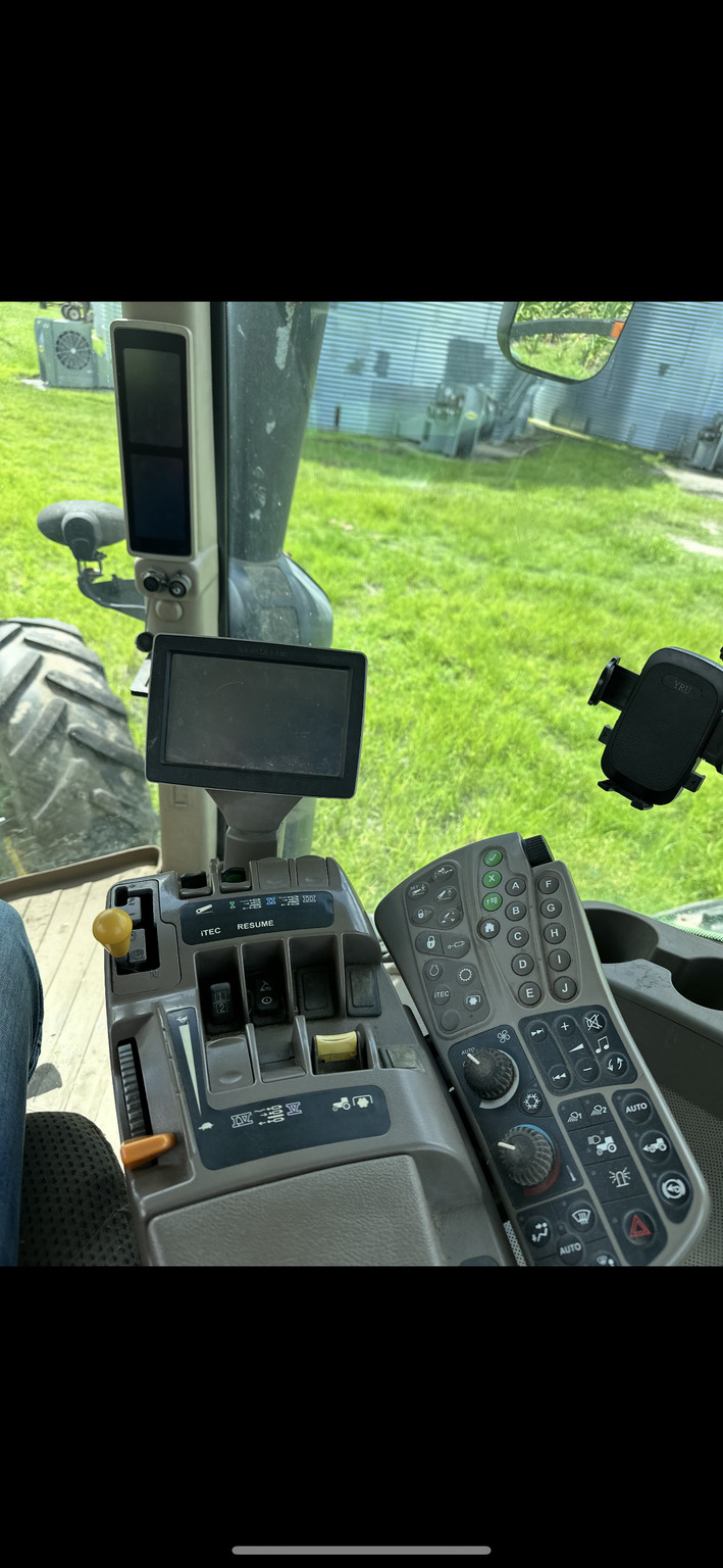 2012 John Deere 8235R Image 7