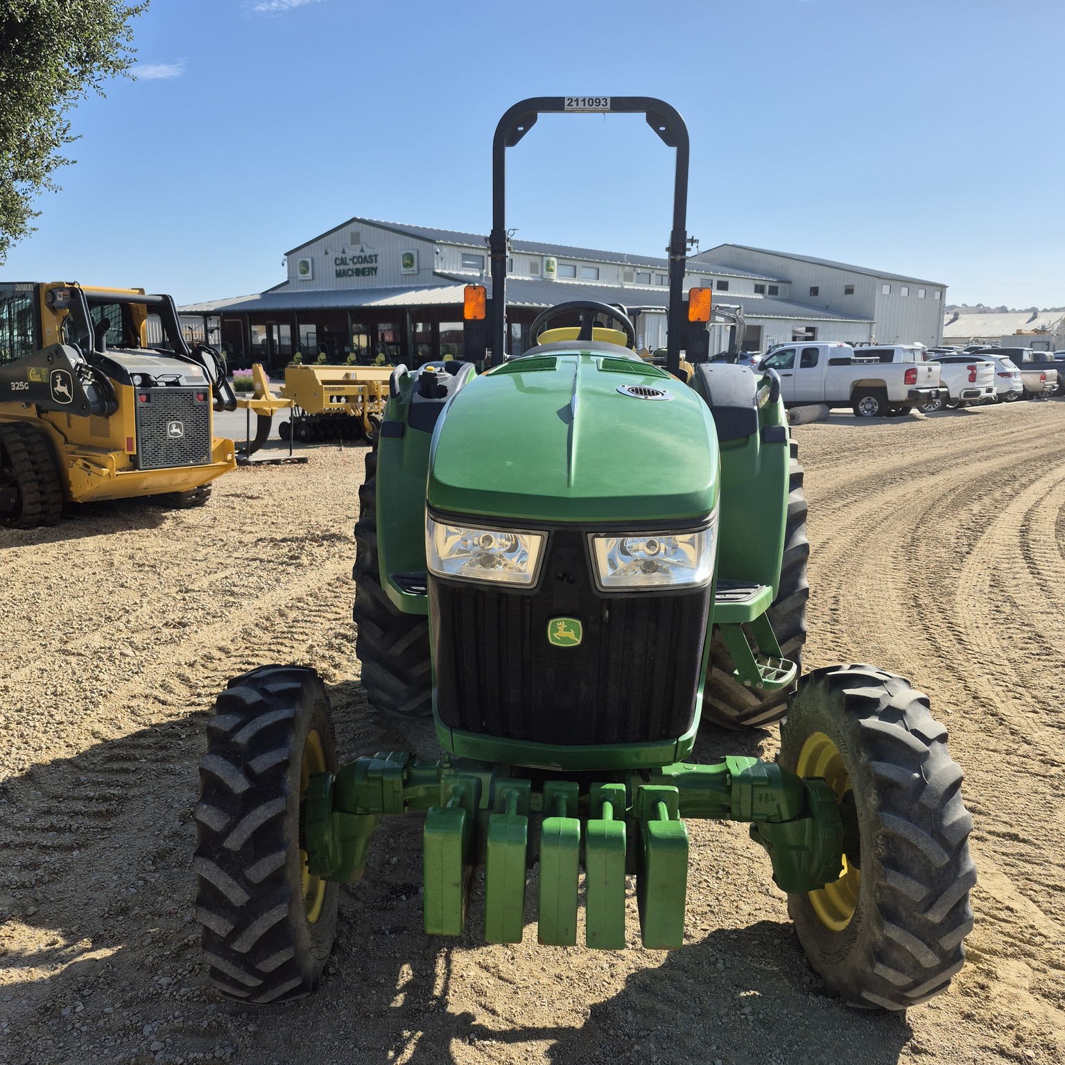 2015 John Deere 4052M Image 8