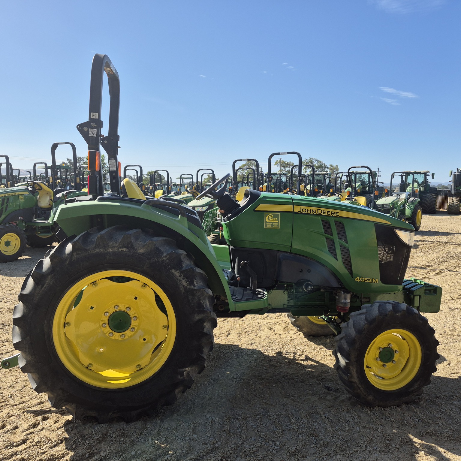 2015 John Deere 4052M Image 6
