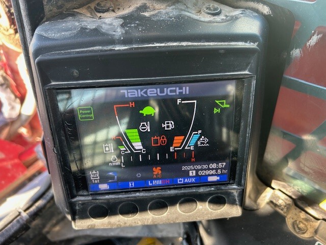 2018 Takeuchi TL12R-2 Image 12