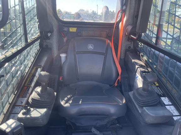 2022 John-Deere 325G