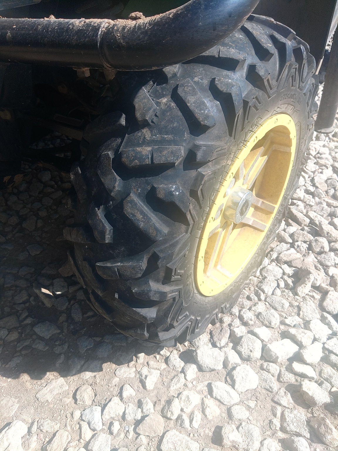 2014 John Deere XUV 825i Power Steering Image 8