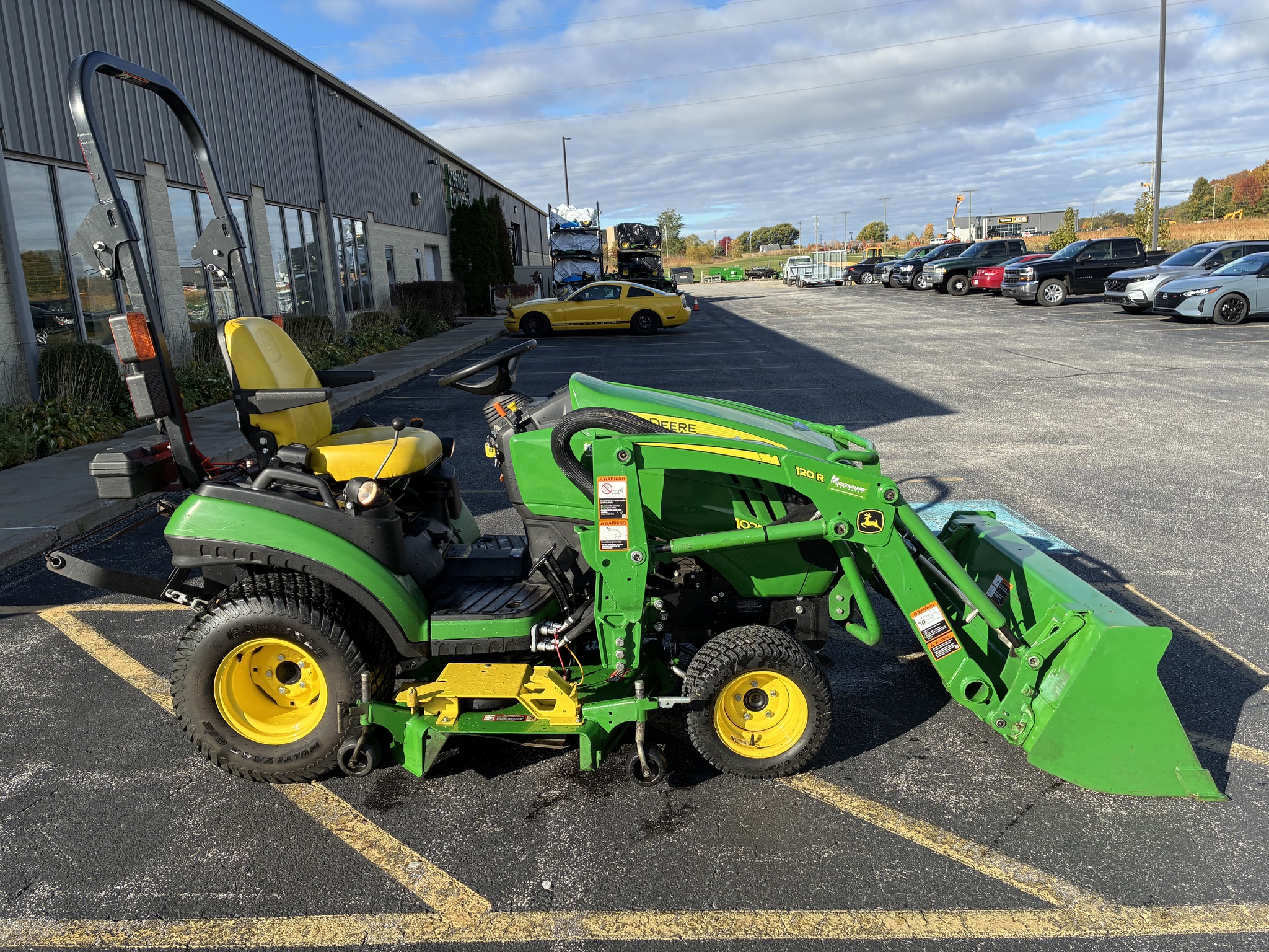 2017 John Deere 1025R Image 2