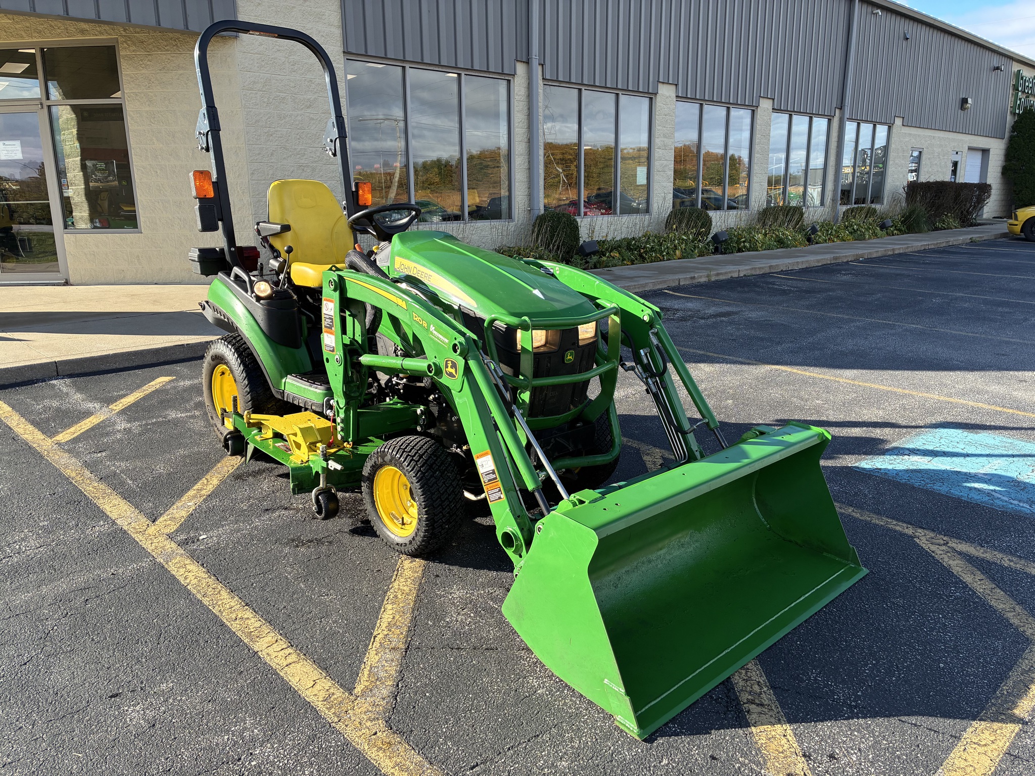 2017 John Deere 1025R Image 1