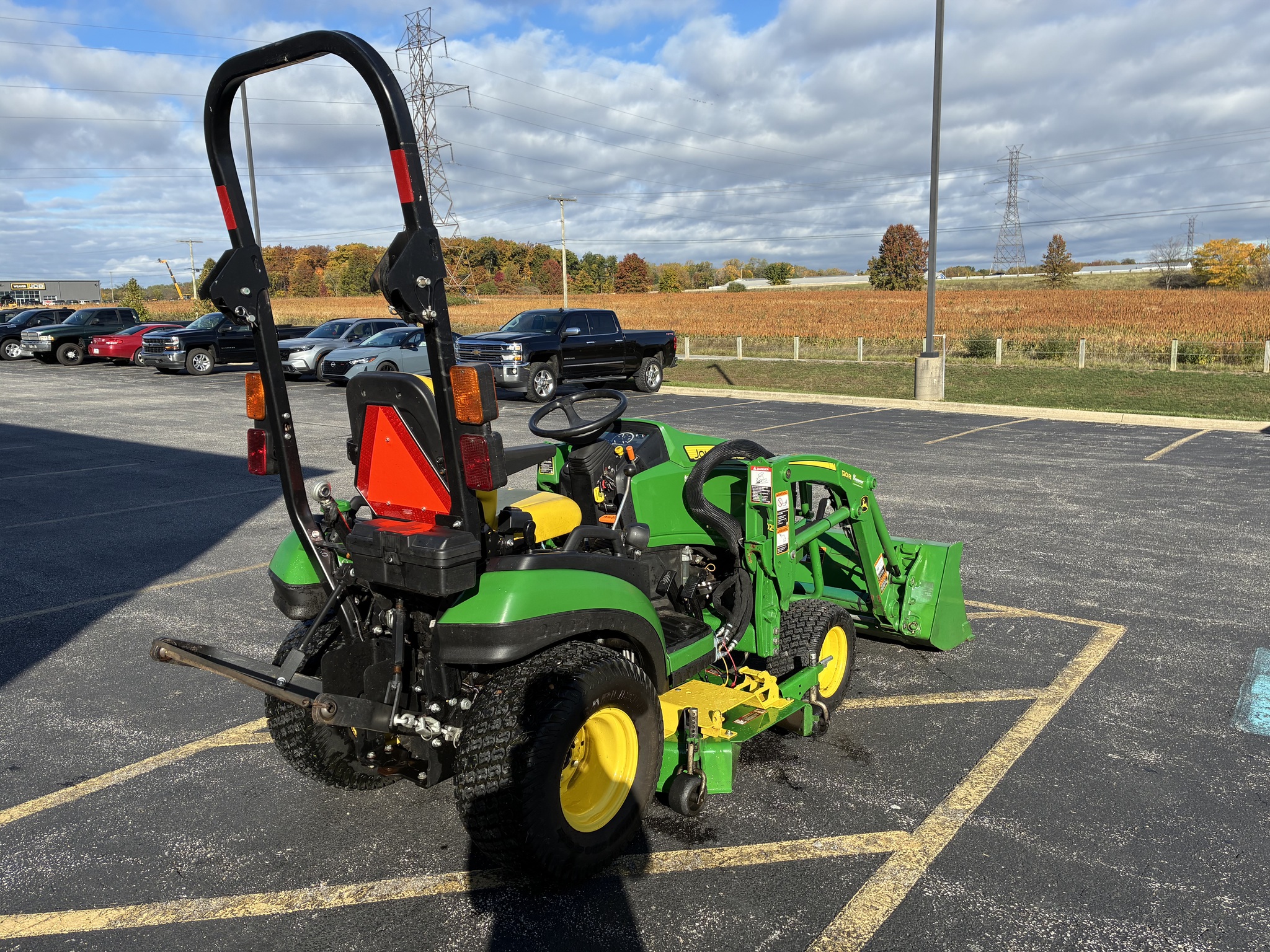 2017 John Deere 1025R Image 3