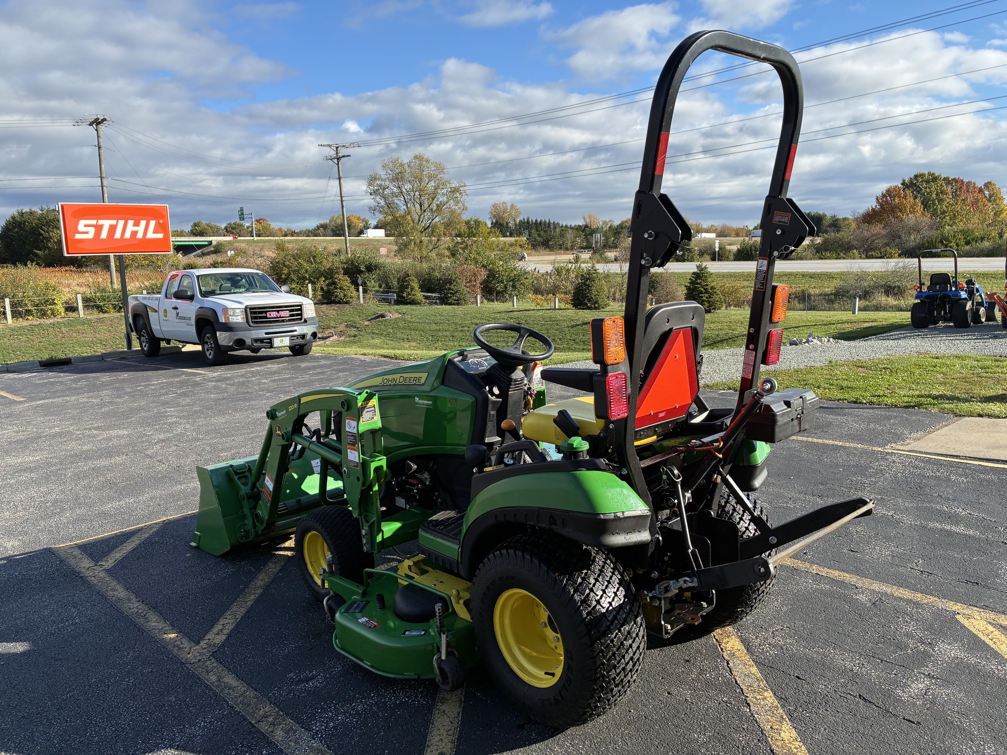 2017 John Deere 1025R Image 5