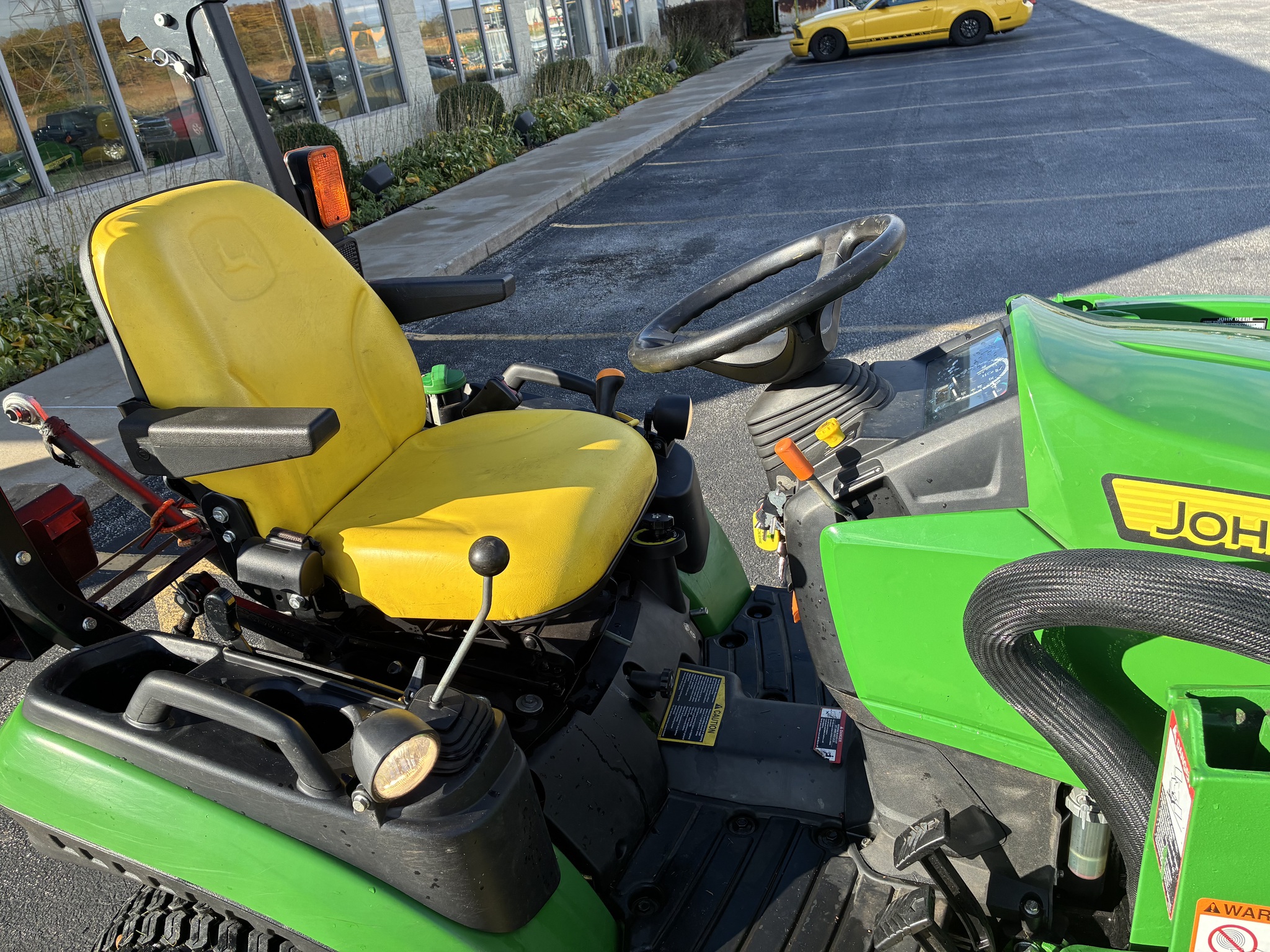 2017 John Deere 1025R Image 9
