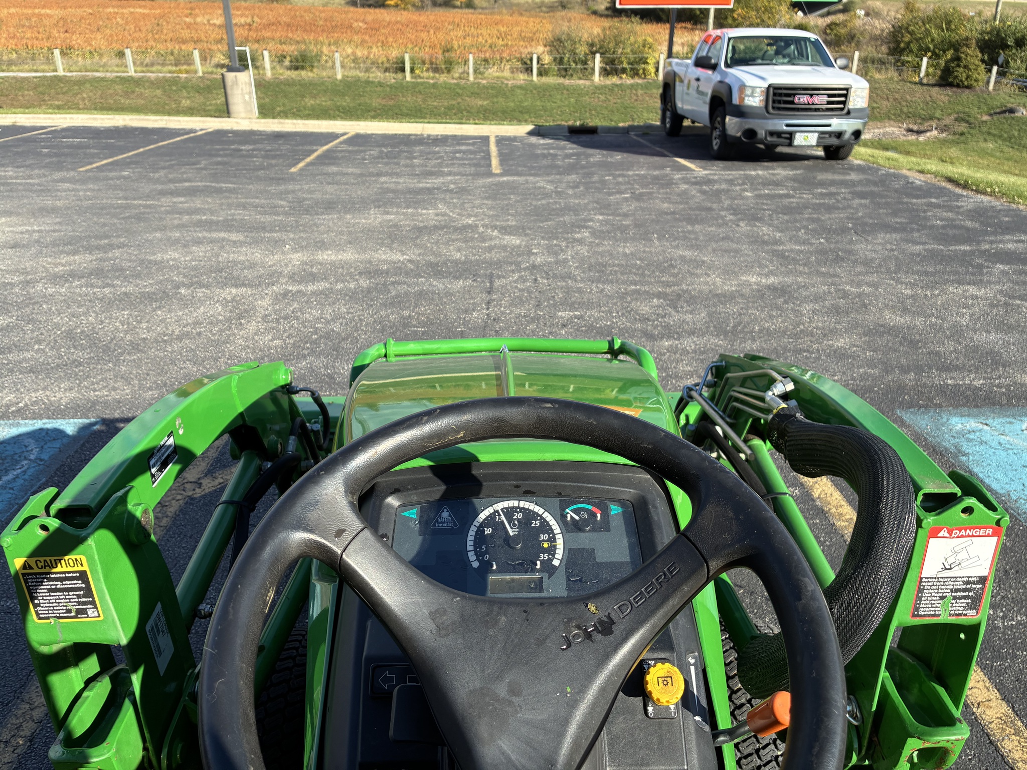 2017 John Deere 1025R Image 10