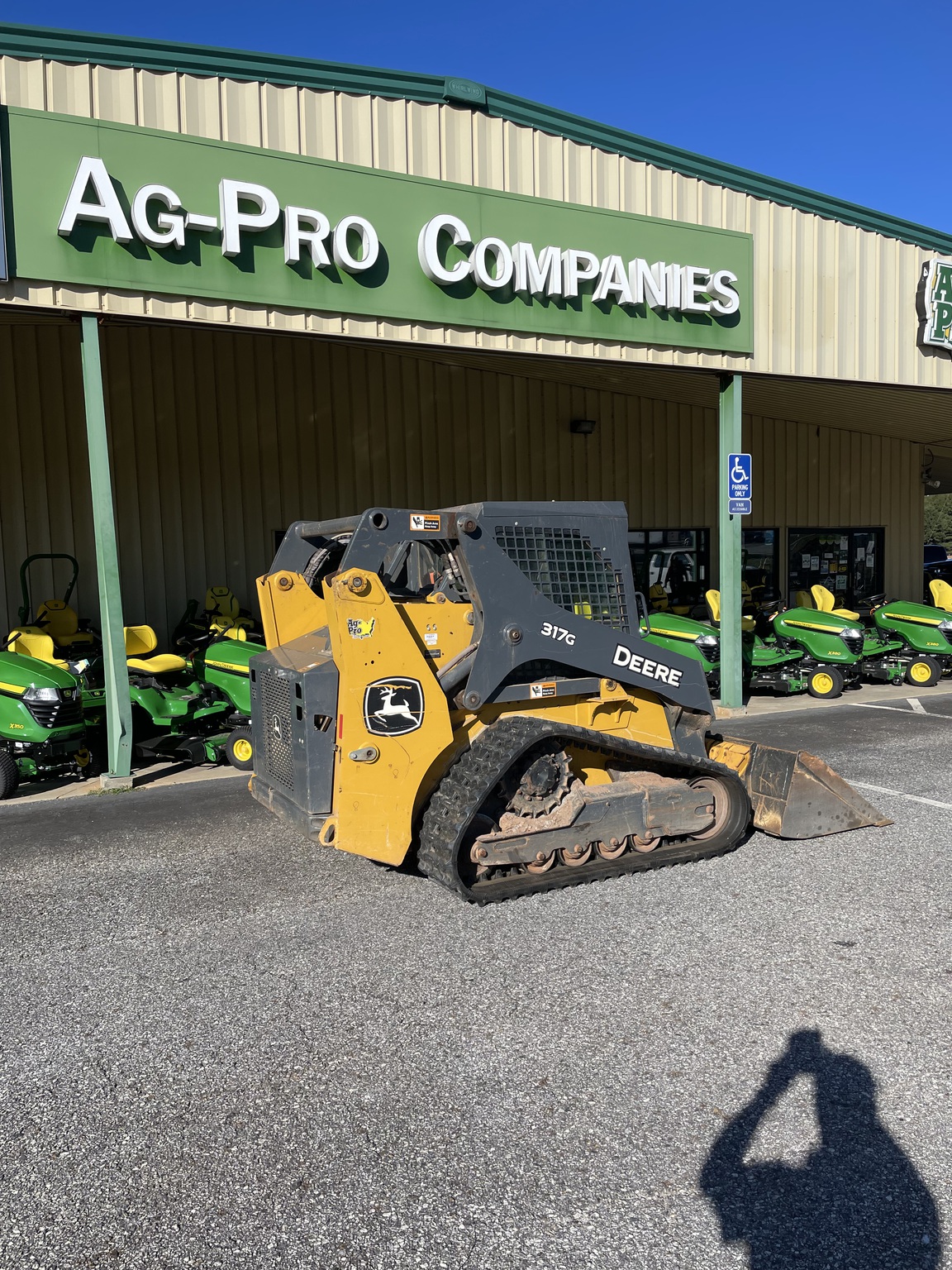 2022 John Deere 317G Image 2
