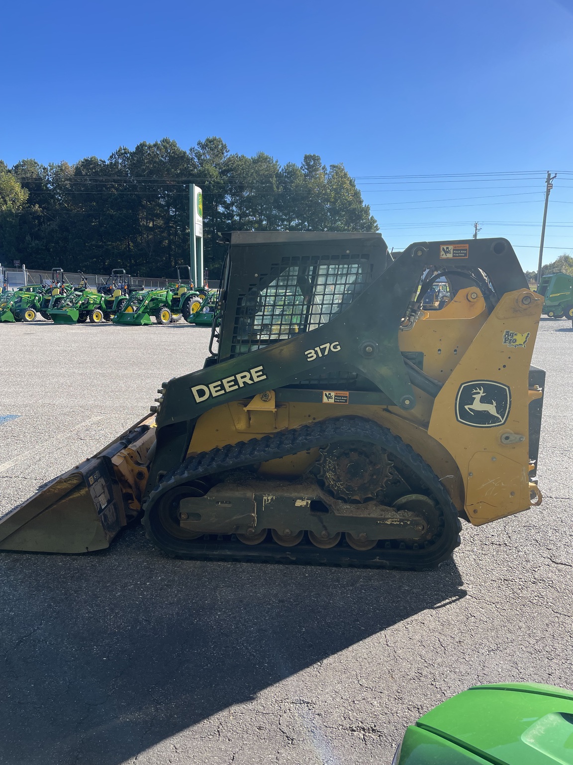 2022 John Deere 317G Image 5