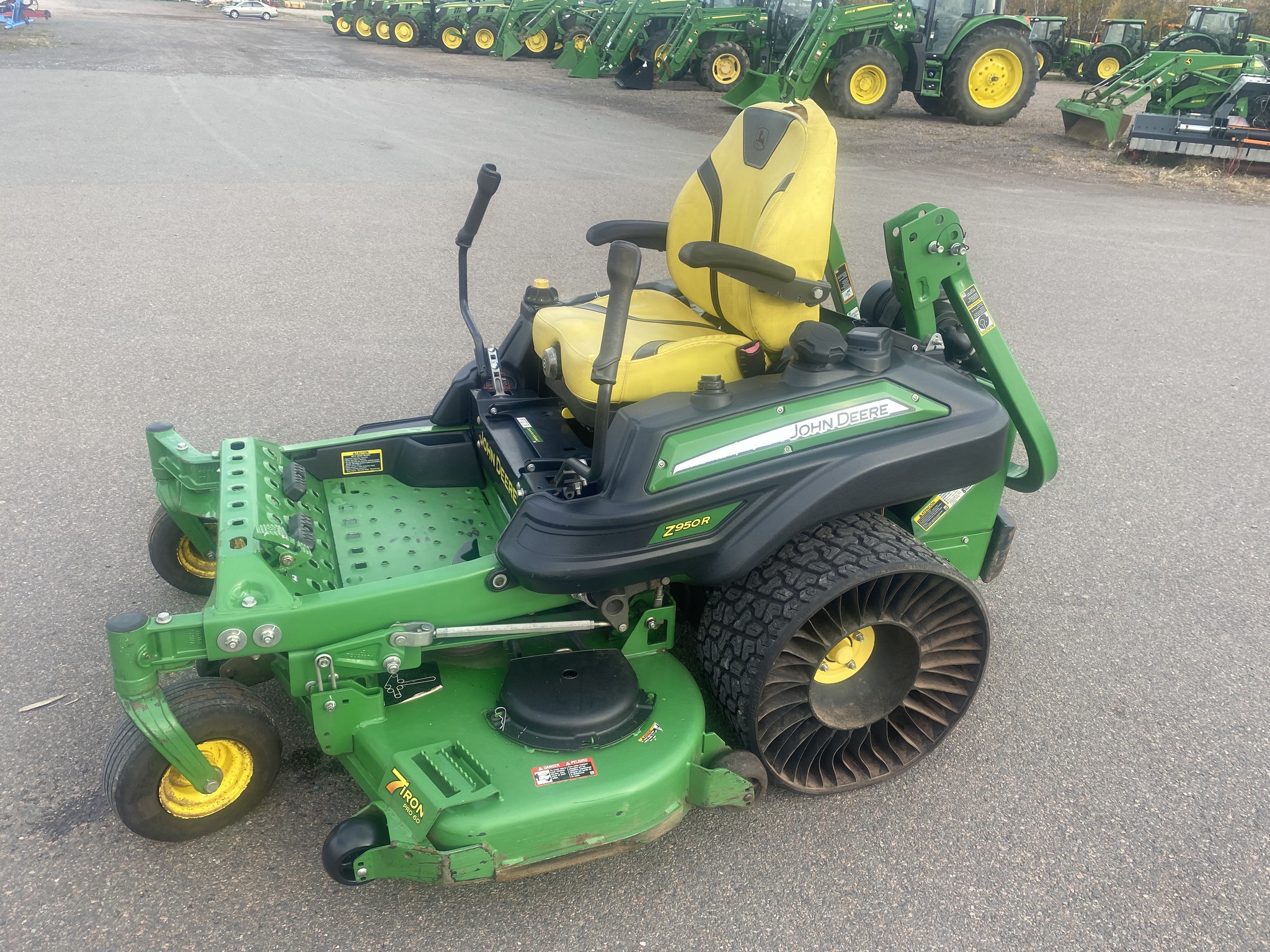 2022 John Deere Z950R Image 1