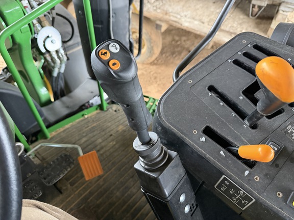 Photo of 2025 John Deere 6110M