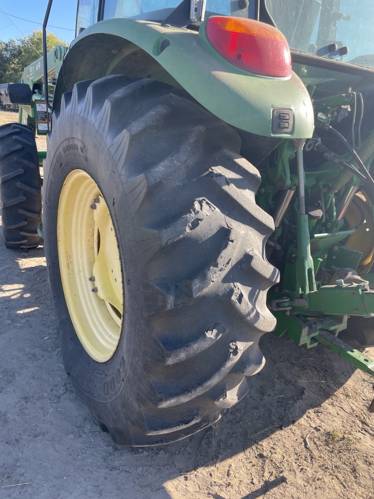 2013 John Deere 5100M Image 4