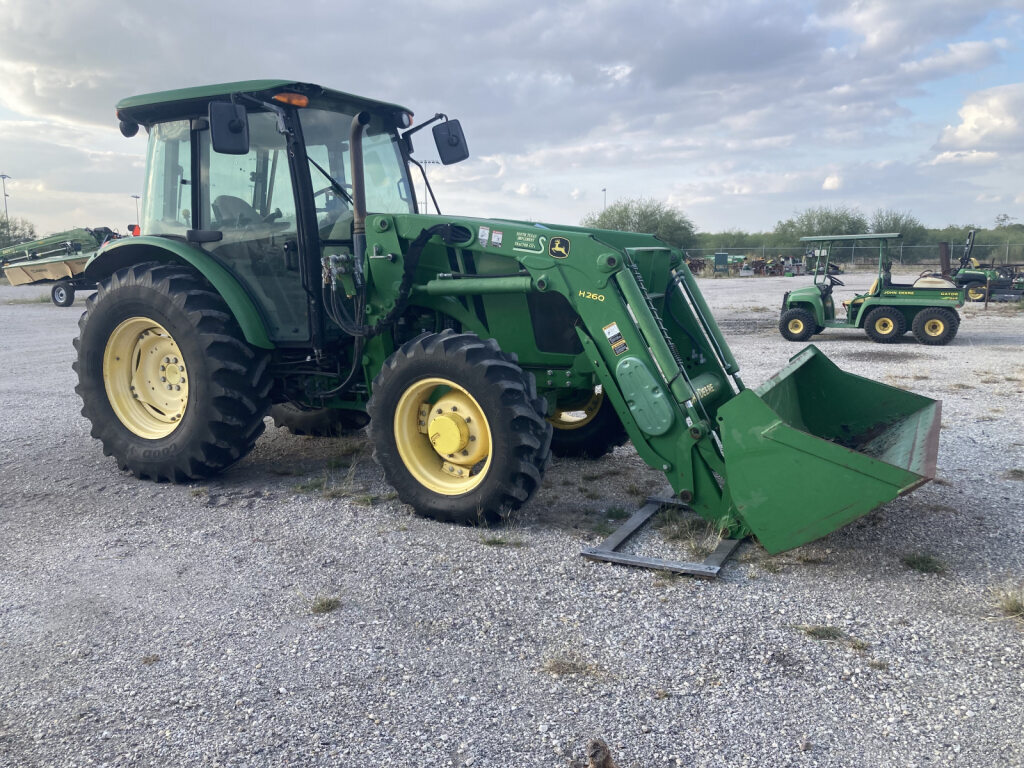 2013 John Deere 5100M Image 1