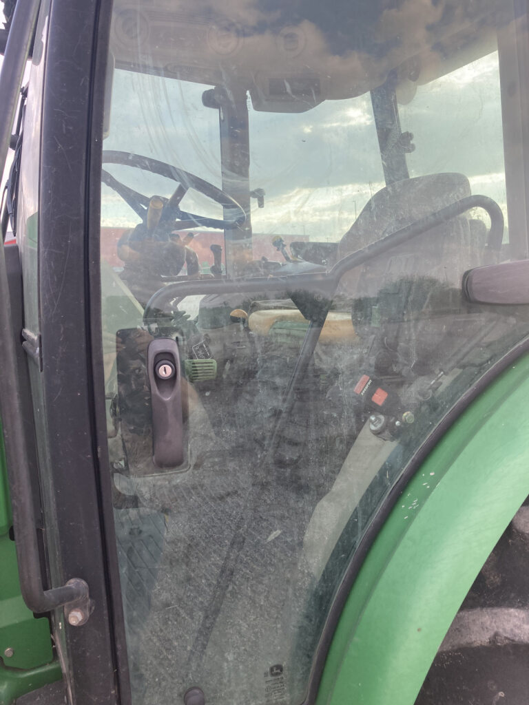 2013 John Deere 5100M Image 4