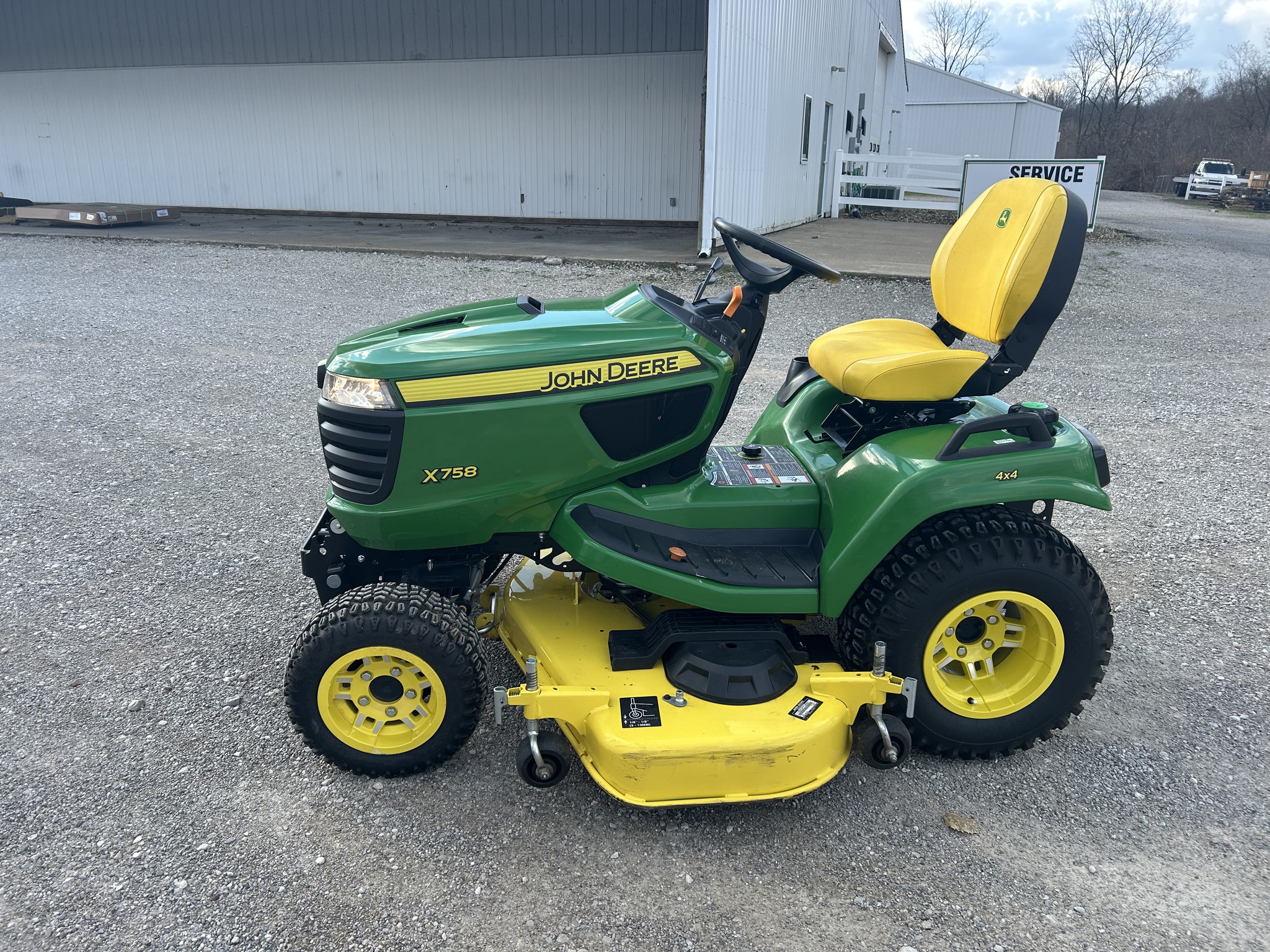 2022 John Deere X758 Image 2