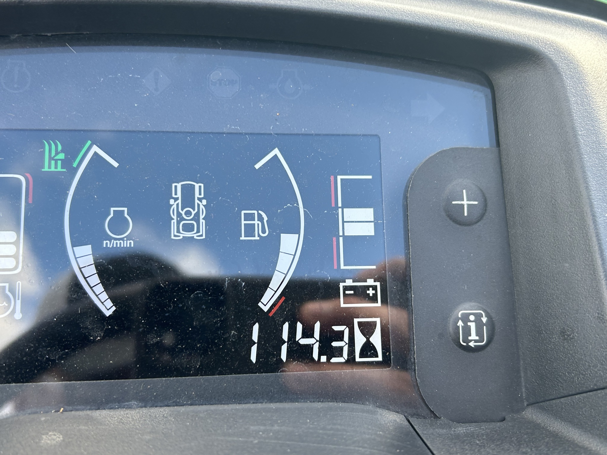 2022 John Deere X758 Image 14