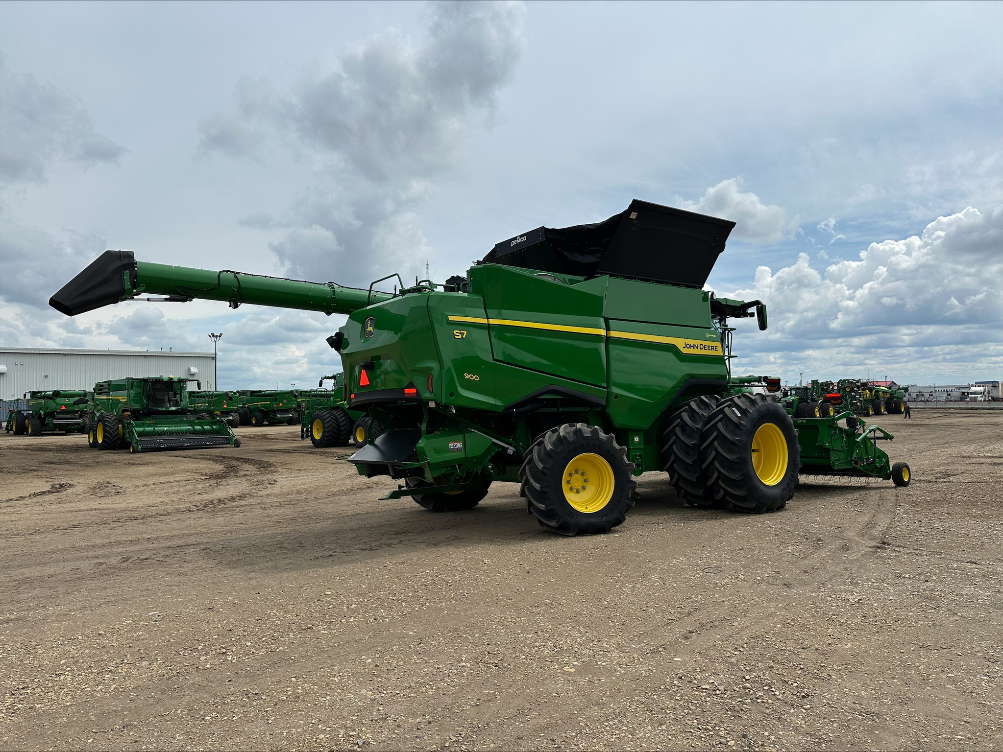 2025 John Deere S7 900 Image 4