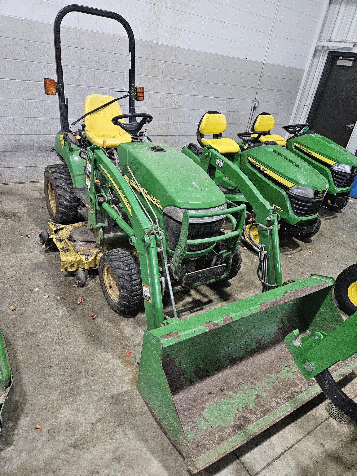 2006 John Deere 2305 Image 1