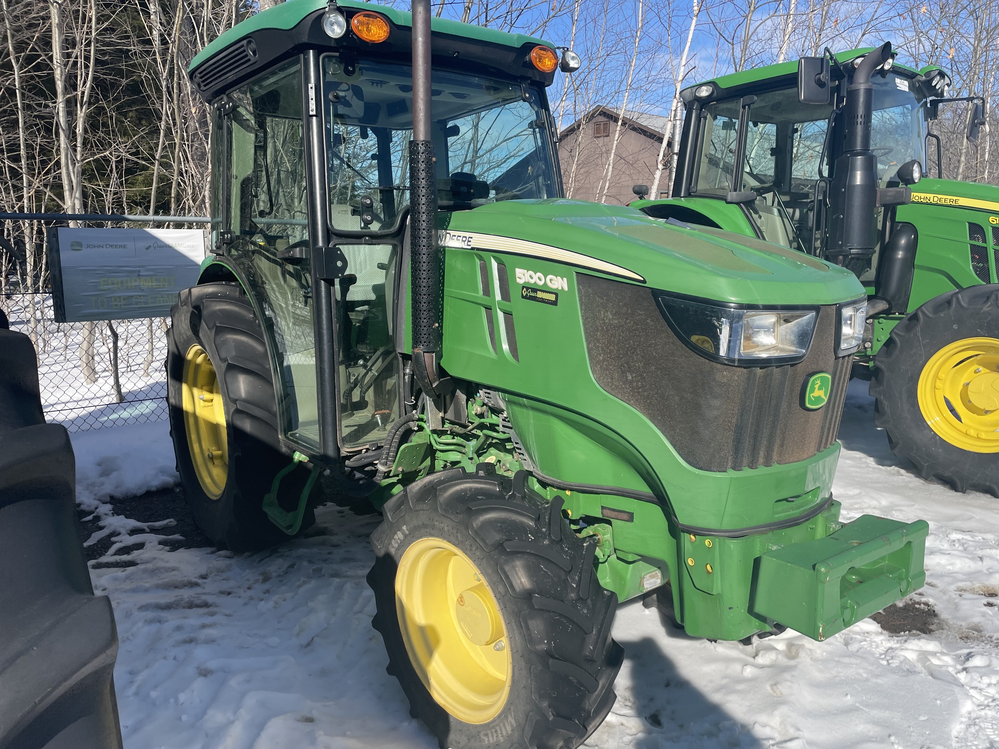 2017 John Deere 5100GN Image 4