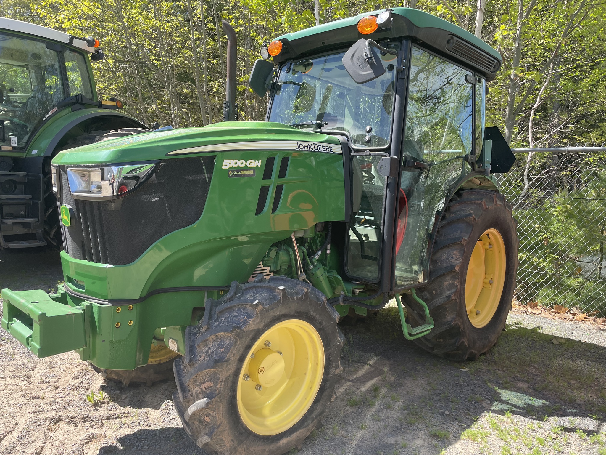 2017 John Deere 5100GN Image 2