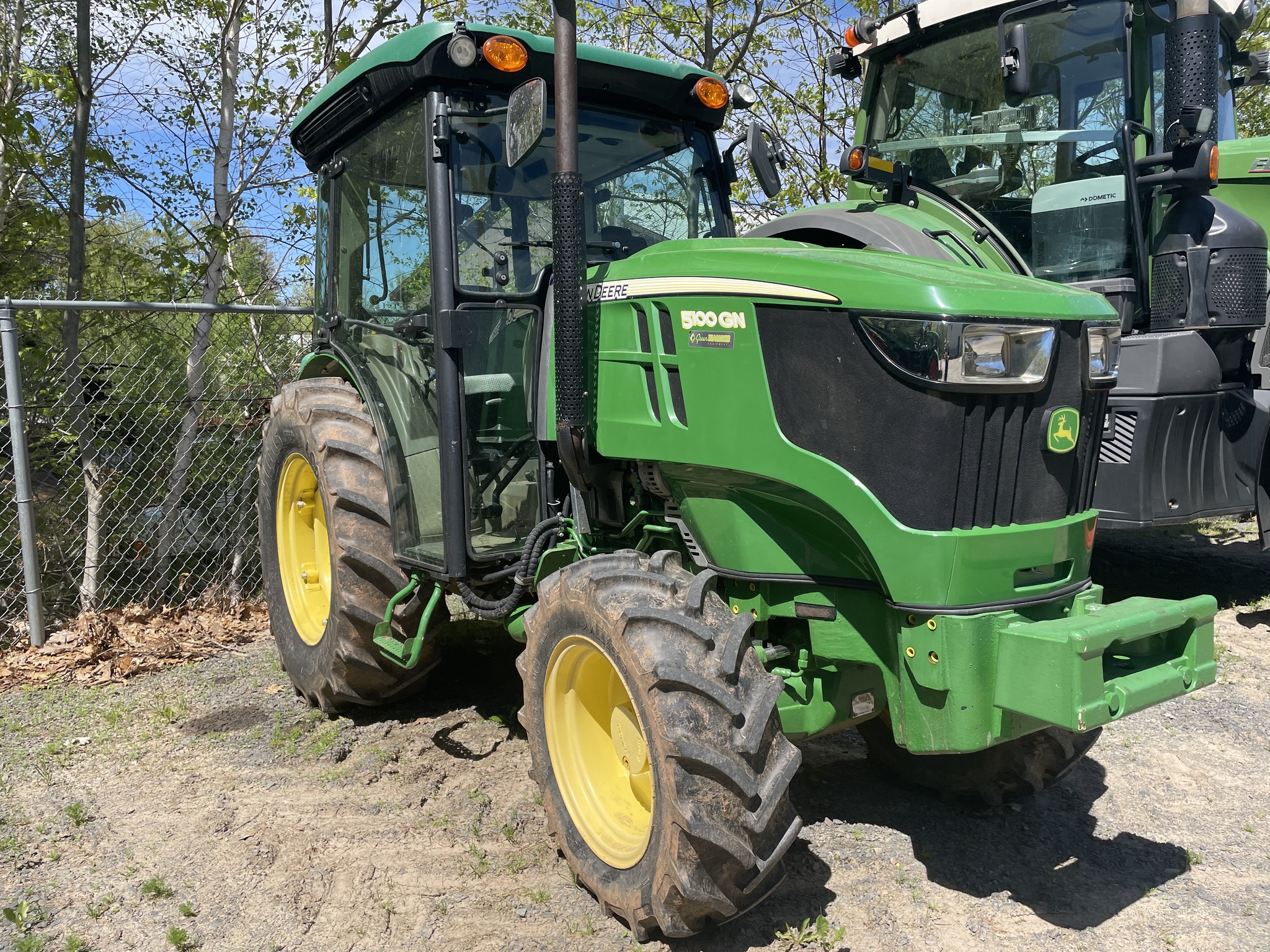 2017 John Deere 5100GN Image 1