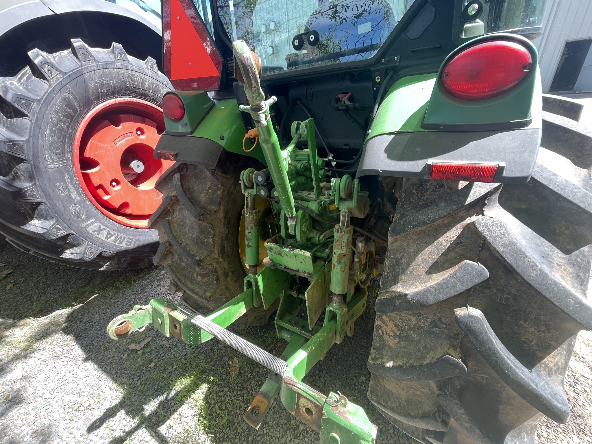 2017 John Deere 5100GN Image 7