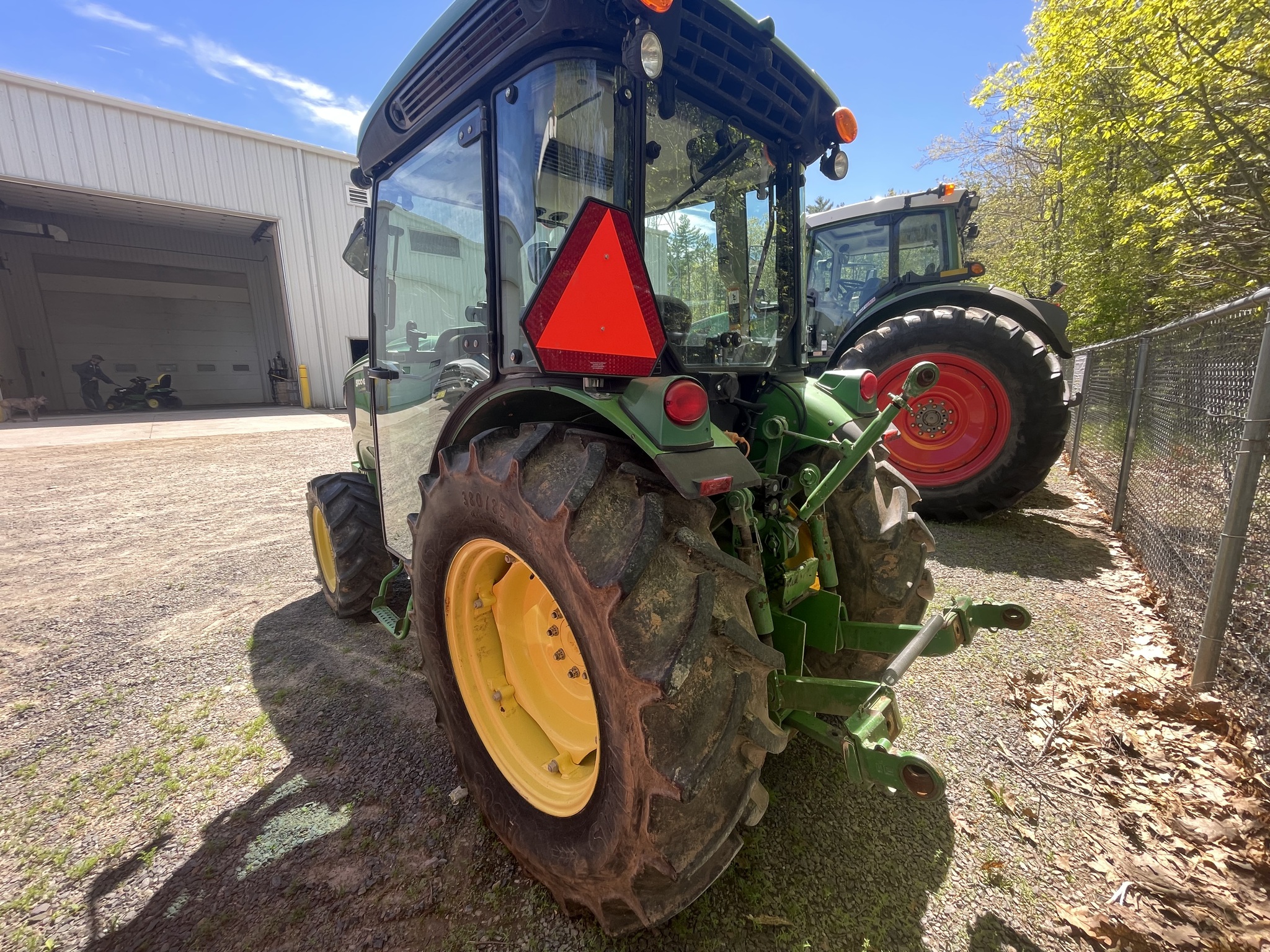 2017 John Deere 5100GN Image 10