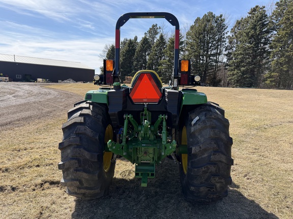 2025 John Deere 4066M - Photo4