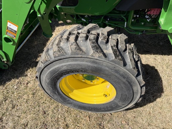 2025 John Deere 4066M - Photo10