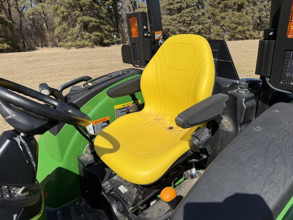 2025 John Deere 4066M - Photo28