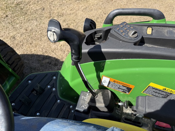 2025 John Deere 4066M - Photo32