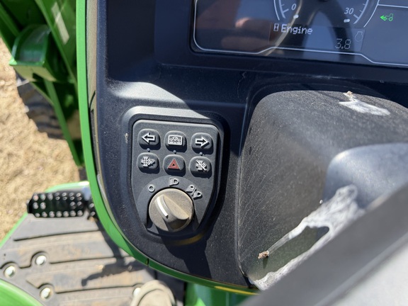 2025 John Deere 4066M - Photo33