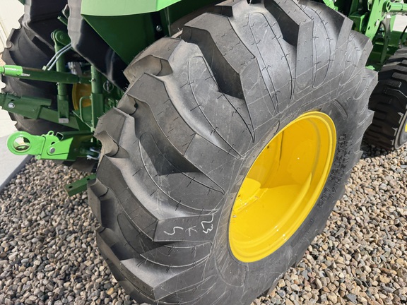 2025 John Deere 4066M - Photo12