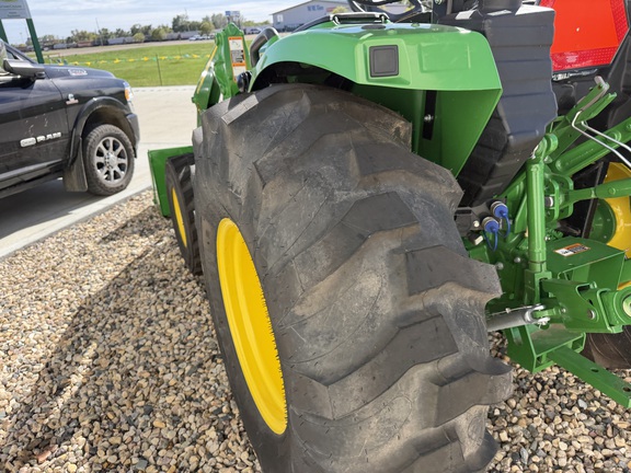 2025 John Deere 4066M - Photo13