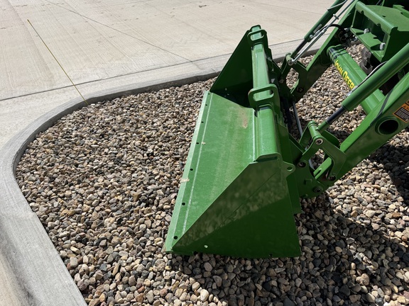 2025 John Deere 4066M - Photo17