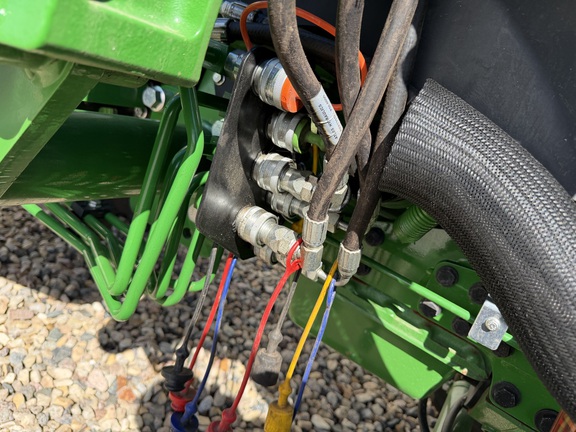 2025 John Deere 4066M - Photo22