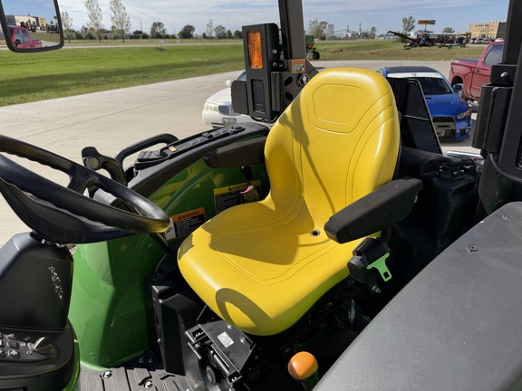 2025 John Deere 4066M - Photo27