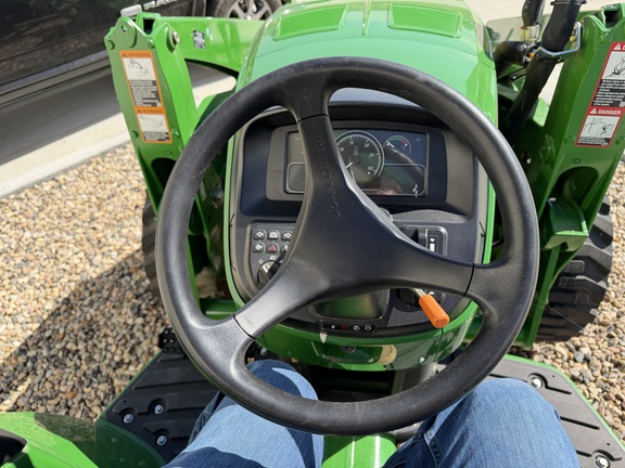 2025 John Deere 4066M - Photo30