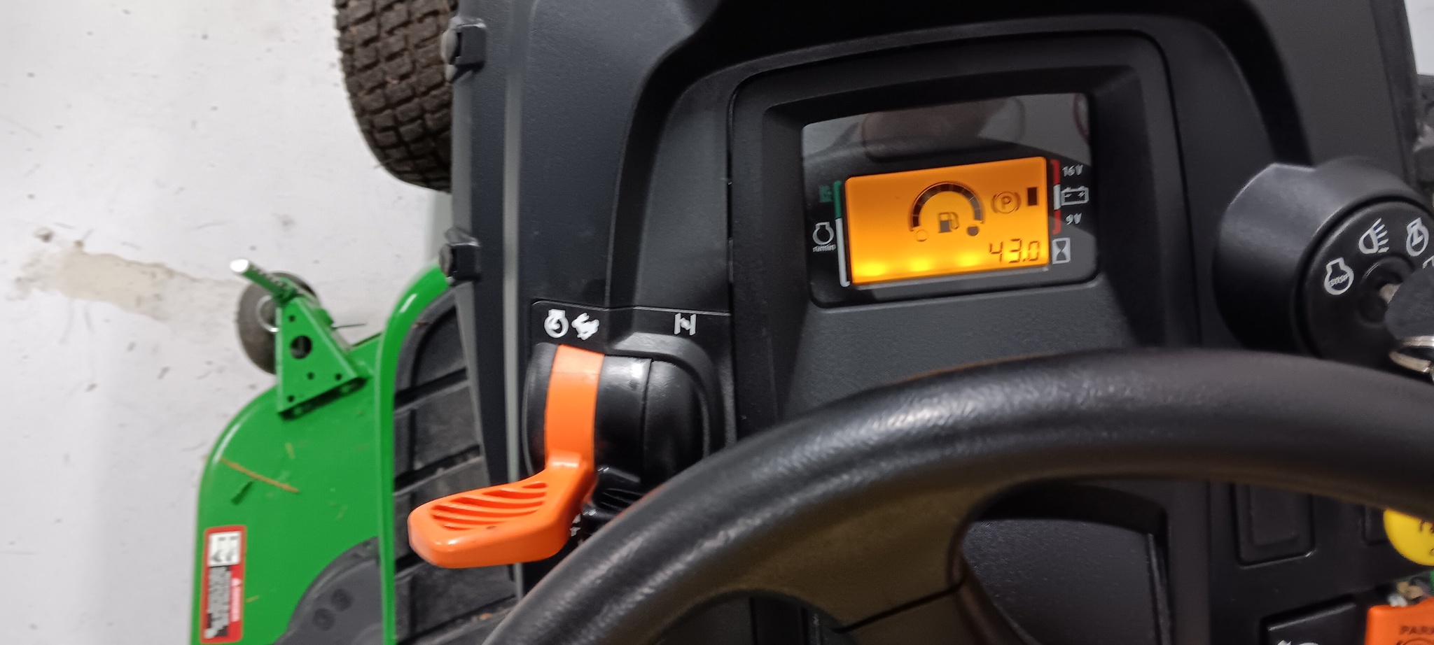 2024 John Deere X390 Image 4