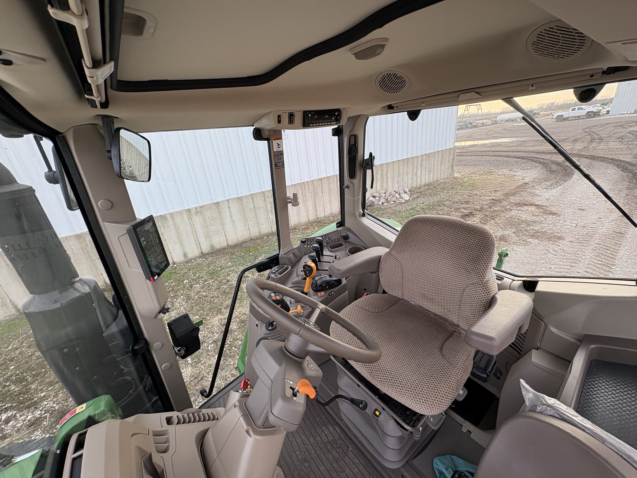  2025 John Deere 6M 125 at Heritage Tractor in Carthage, IL