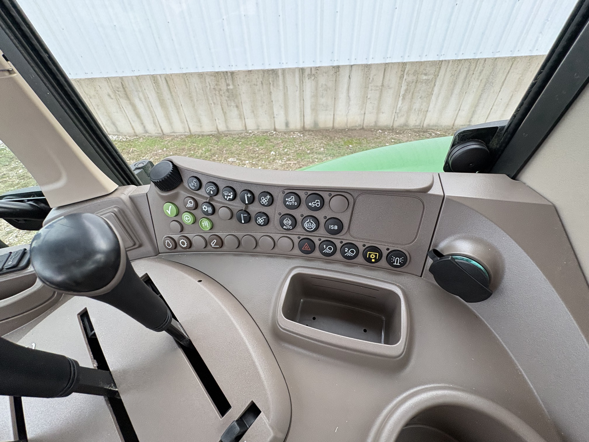  2025 John Deere 6M 125 at Heritage Tractor in Carthage, IL