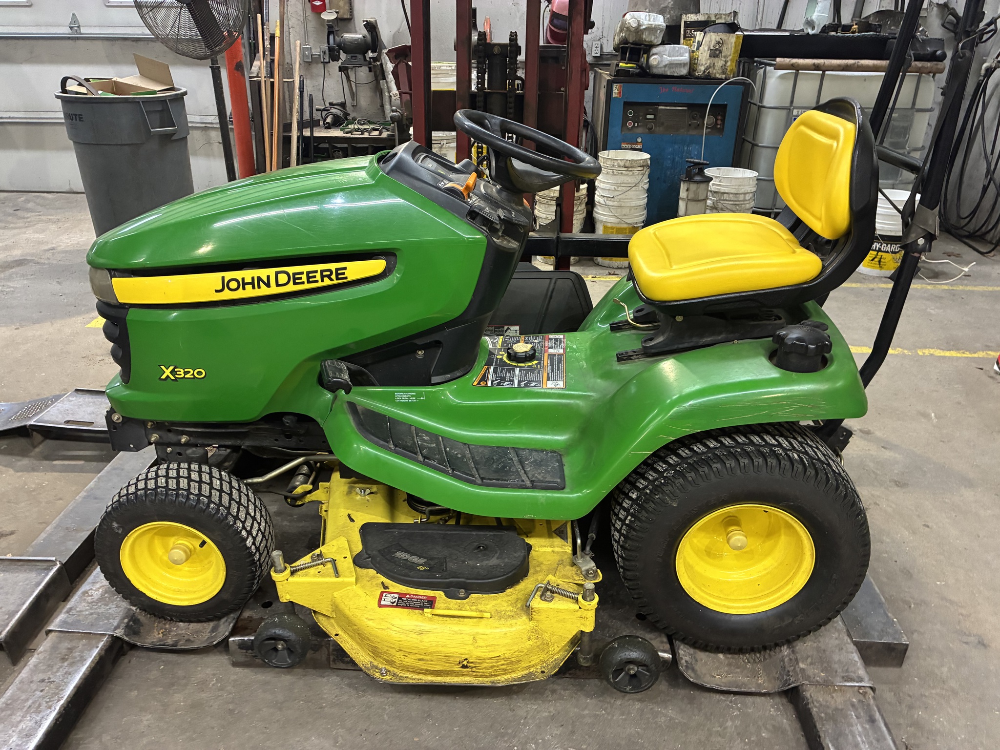 2006 John Deere X320 Image 3