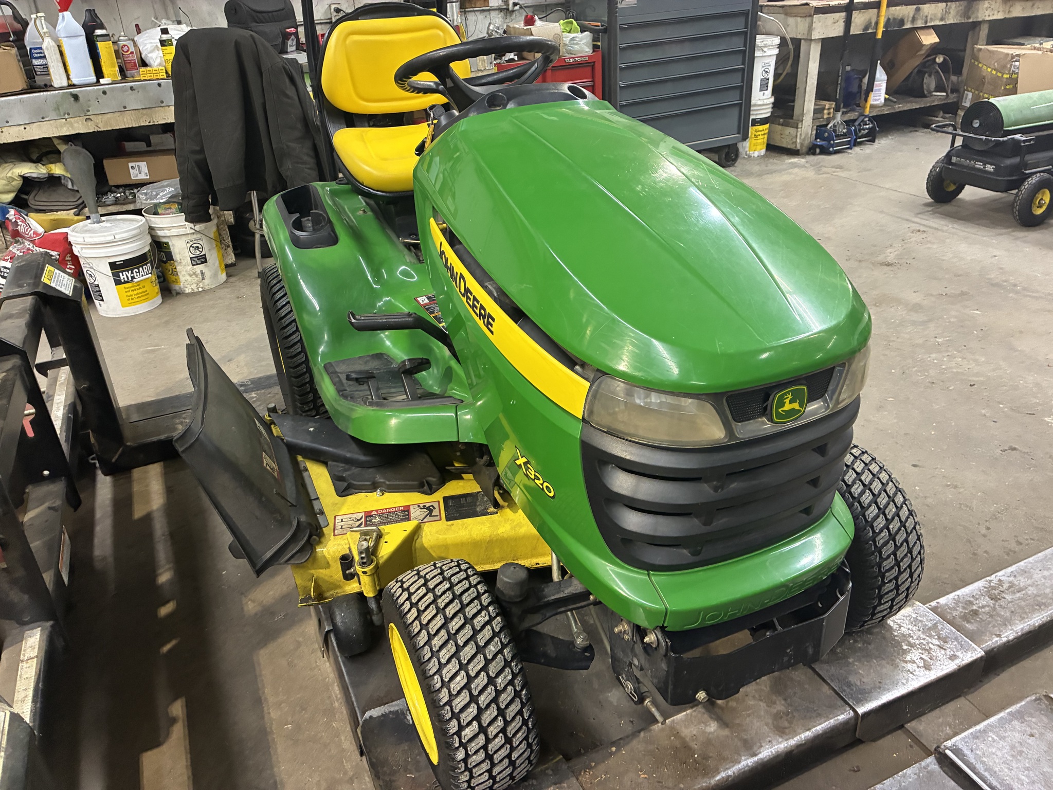 2006 John Deere X320 Image 1